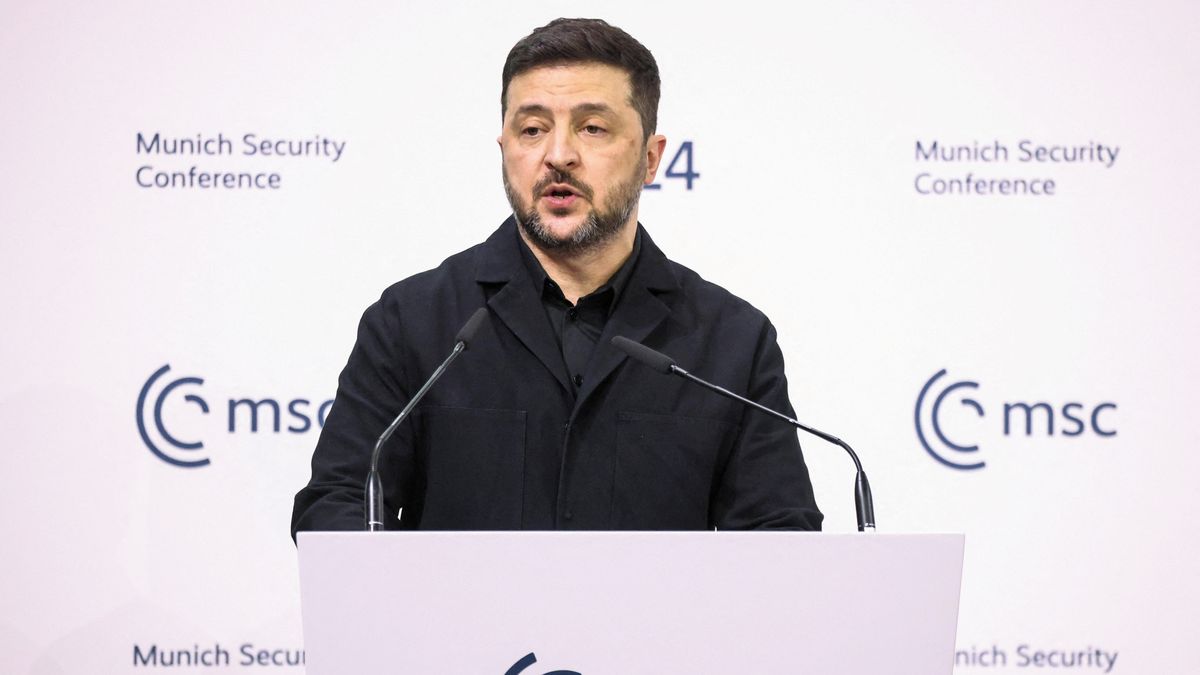 Kdo podporuje Putina, volí válku, řekl Zelenskyj europoslancům